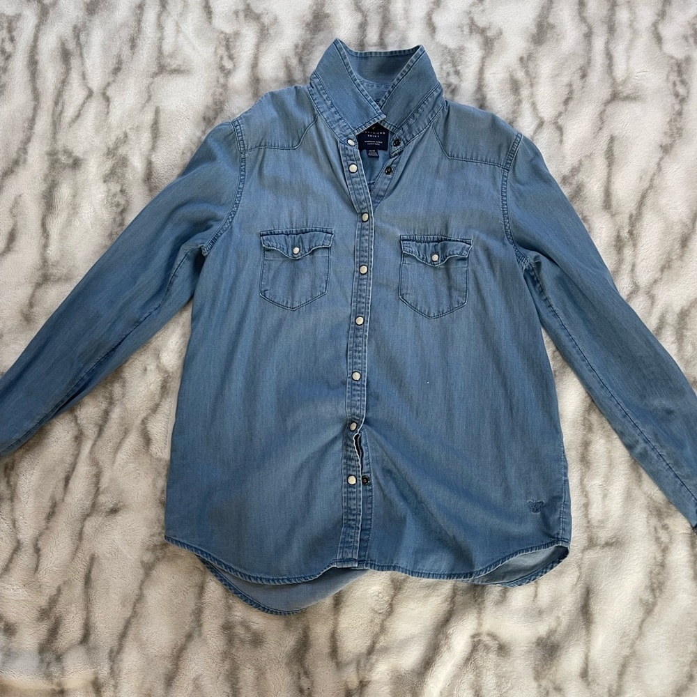 American Eagle Button Up Top